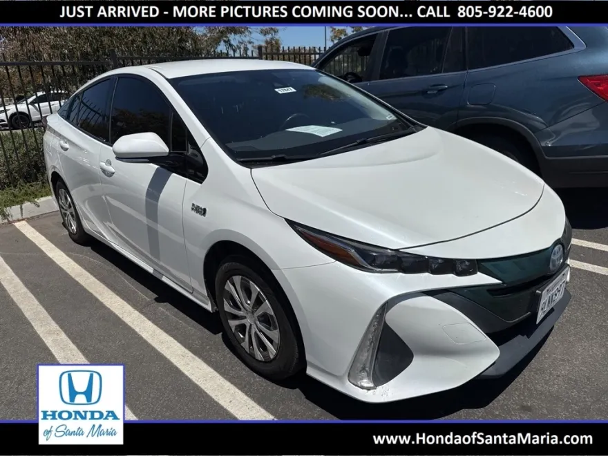 2017 Toyota Prius Prime Premium photo 1