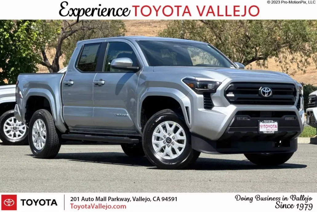 2025 Toyota Tacoma SR5 photo 1