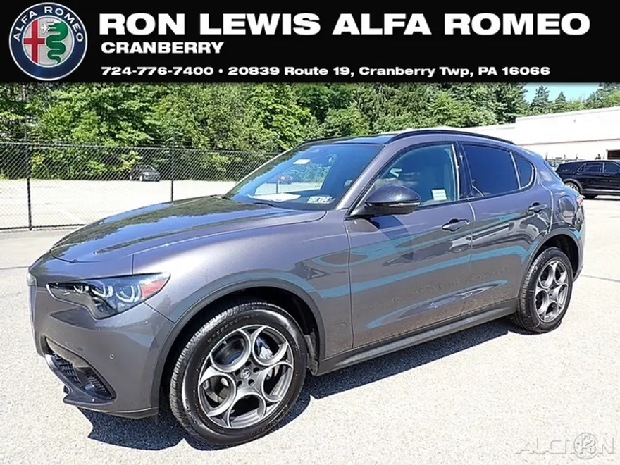 2025 Alfa Romeo Stelvio Sprint Base photo 1