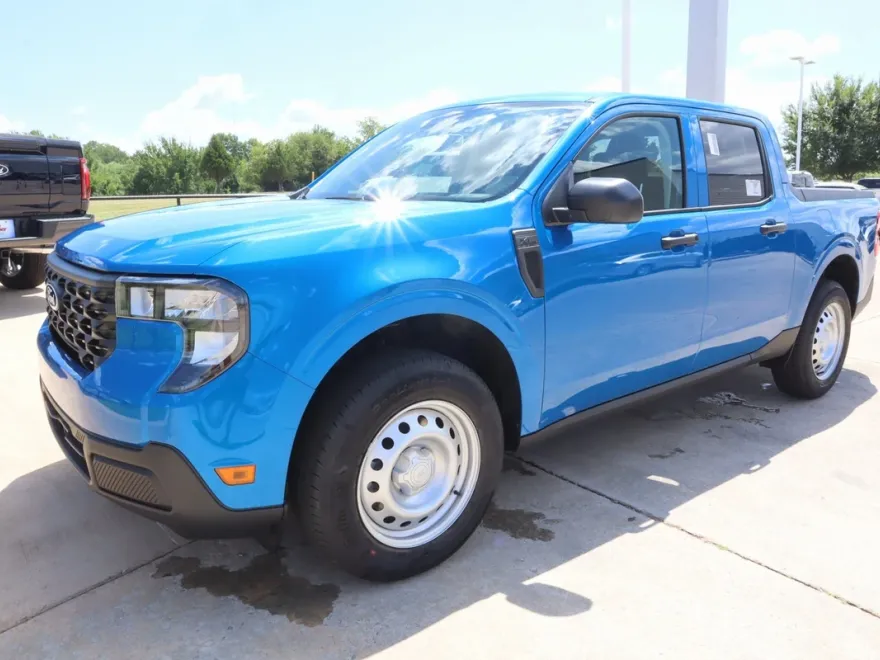 2025 Ford Maverick XL photo 1