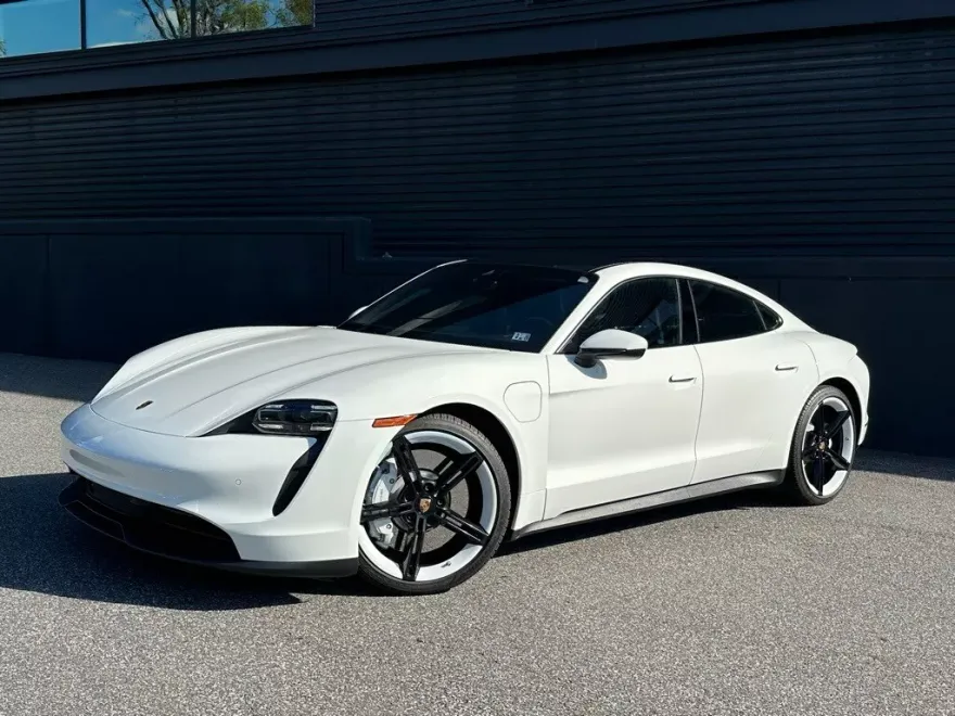 2022 Porsche Taycan photo 1