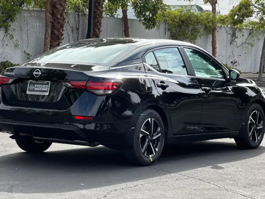 2025 Nissan Sentra SV photo 1