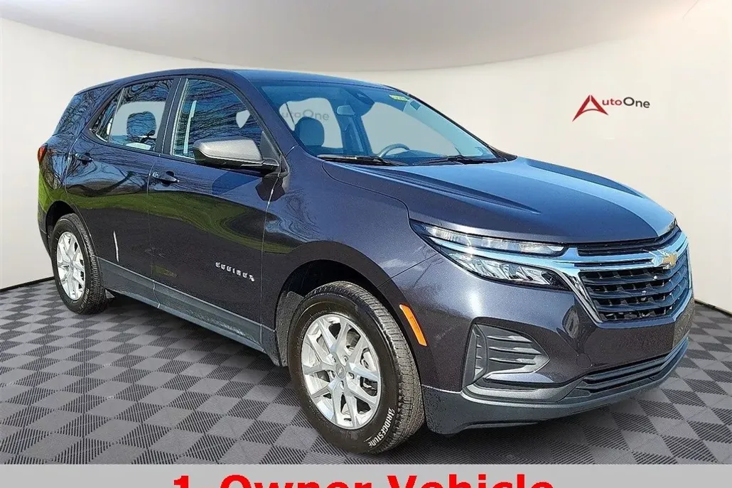 2022 Chevrolet Equinox LS photo 1