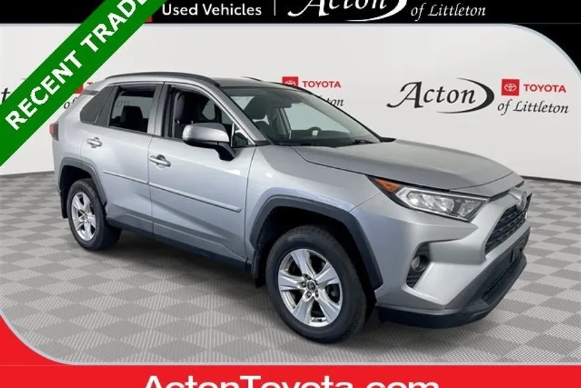 2020 Toyota RAV4 XLE photo 1