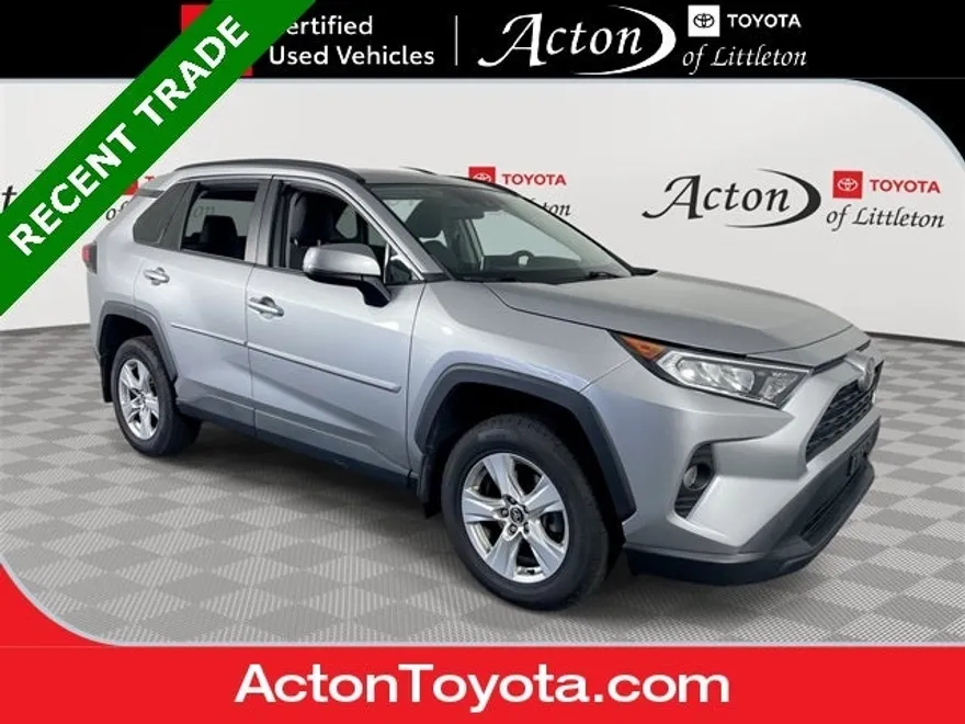 2020 Toyota RAV4 XLE photo 1