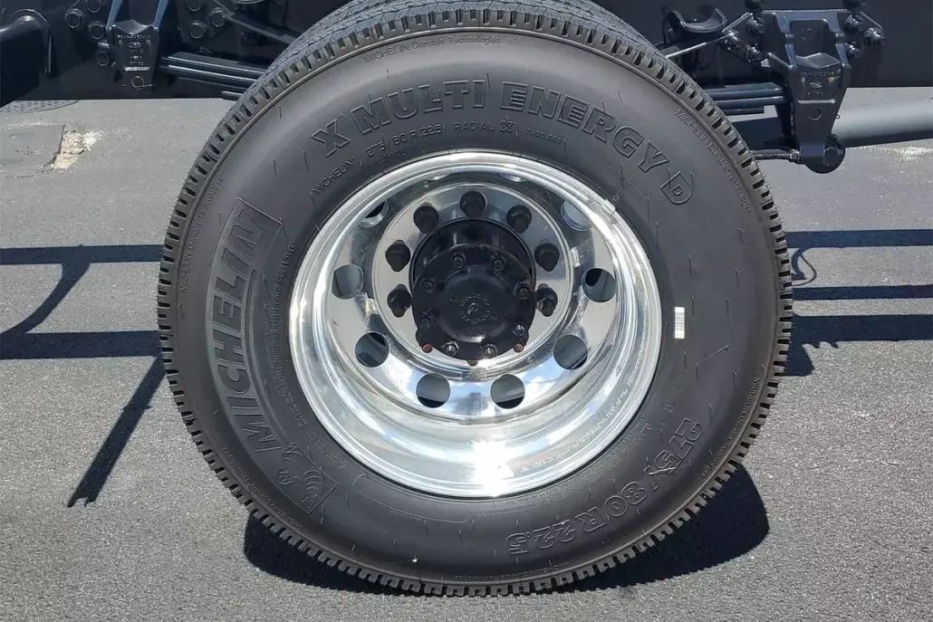 2025 Ford F-750 Base photo 1