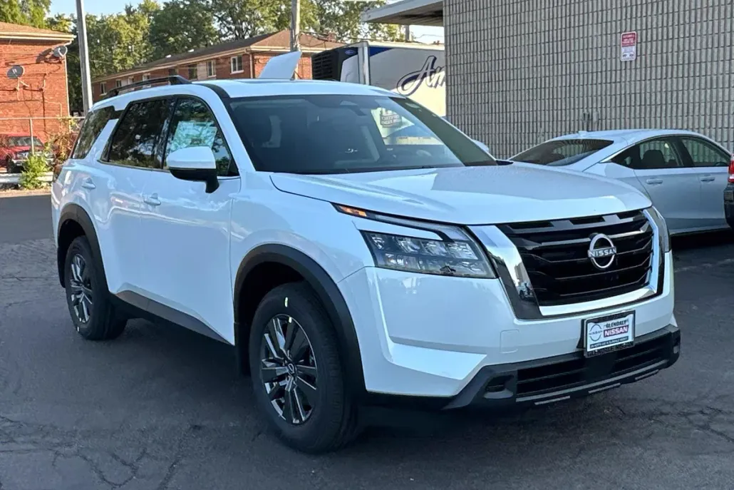 2025 Nissan Pathfinder SV photo 1
