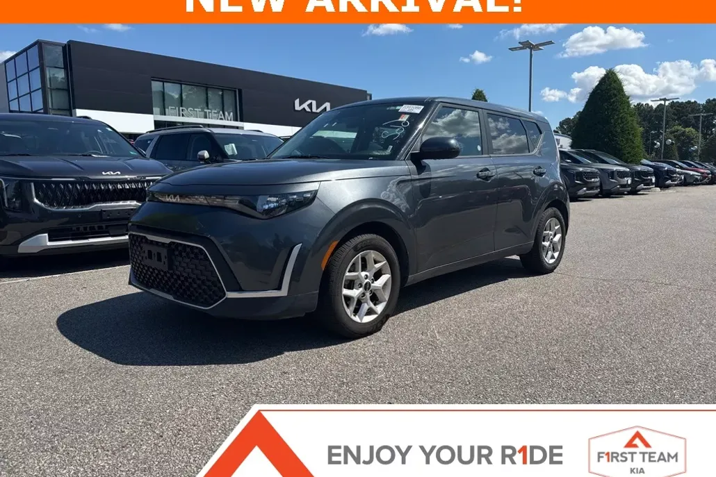 2023 Kia Soul LX photo 1
