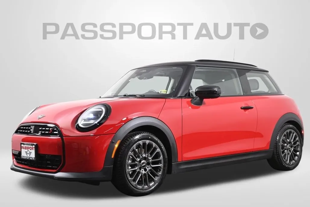 2025 Mini Cooper 2 Door Hardtop Signature photo 1