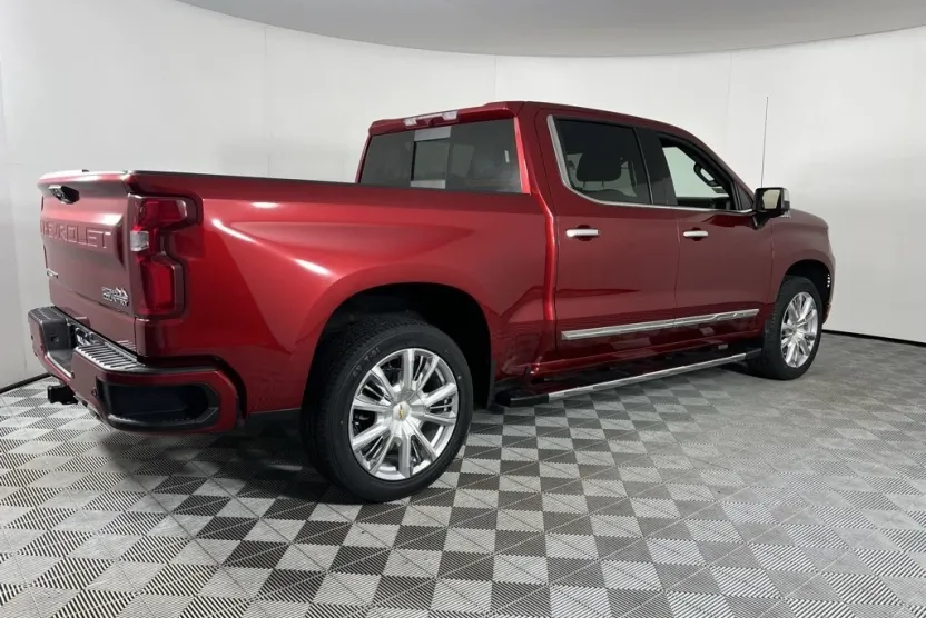 2024 Chevrolet Silverado 1500 High Country photo 1