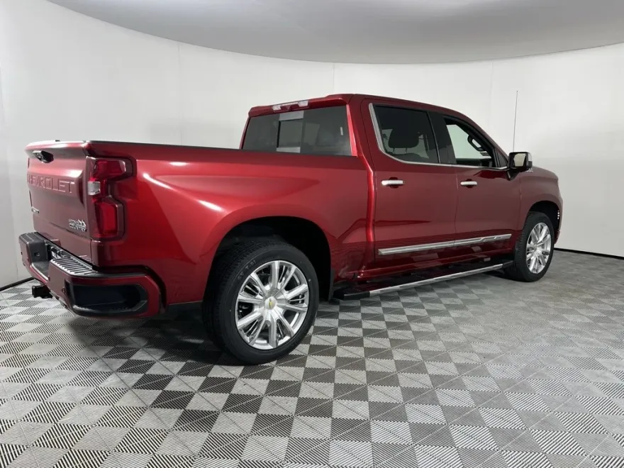2024 Chevrolet Silverado 1500 High Country photo 1