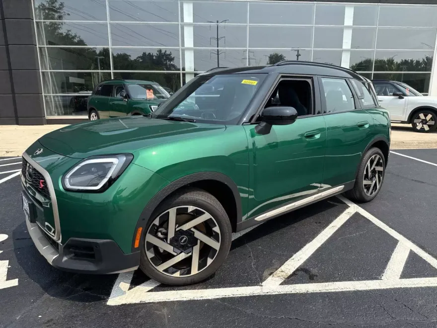 2025 Mini Cooper Signature S ALL4 photo 1