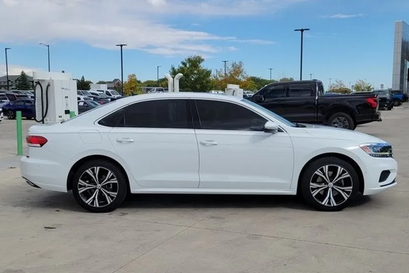 2020 Volkswagen Passat 2.0T SEL photo 1