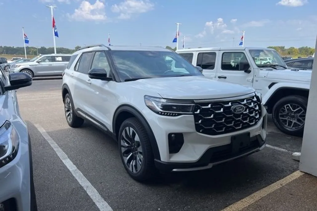 2025 Ford Explorer Platinum photo 1
