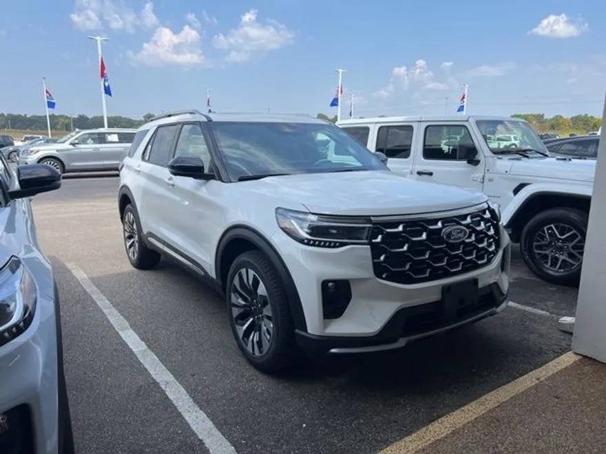 2025 Ford Explorer Platinum photo 1