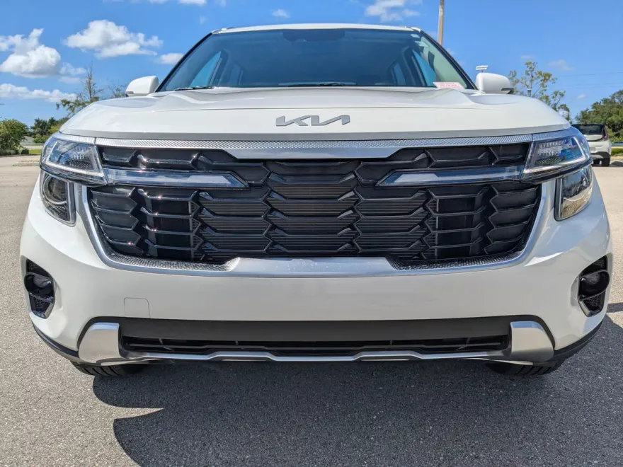 2026 Kia Seltos EX photo 1