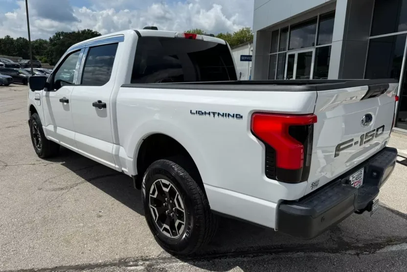 2022 Ford F-150 Lightning photo 1