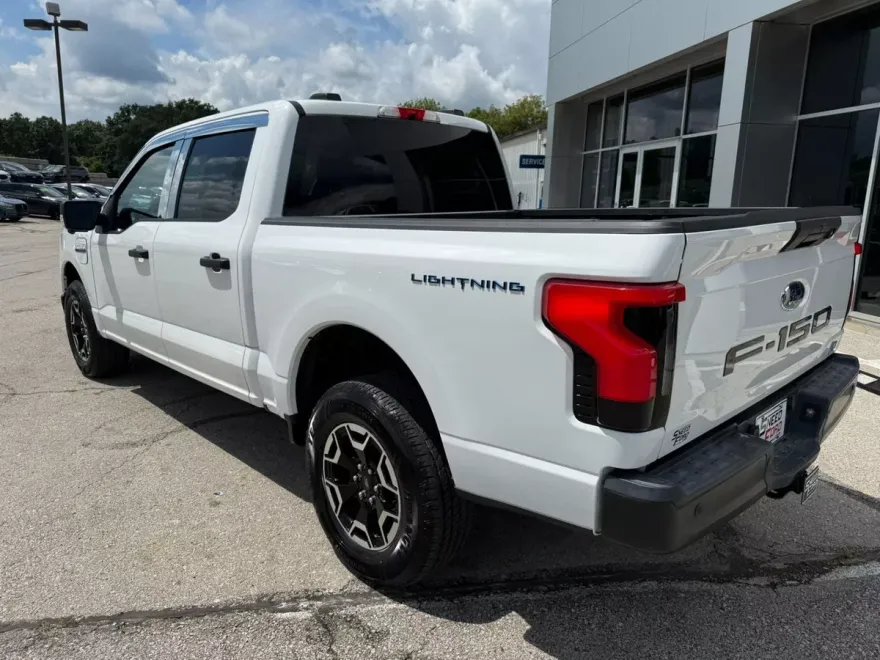 2022 Ford F-150 Lightning photo 1