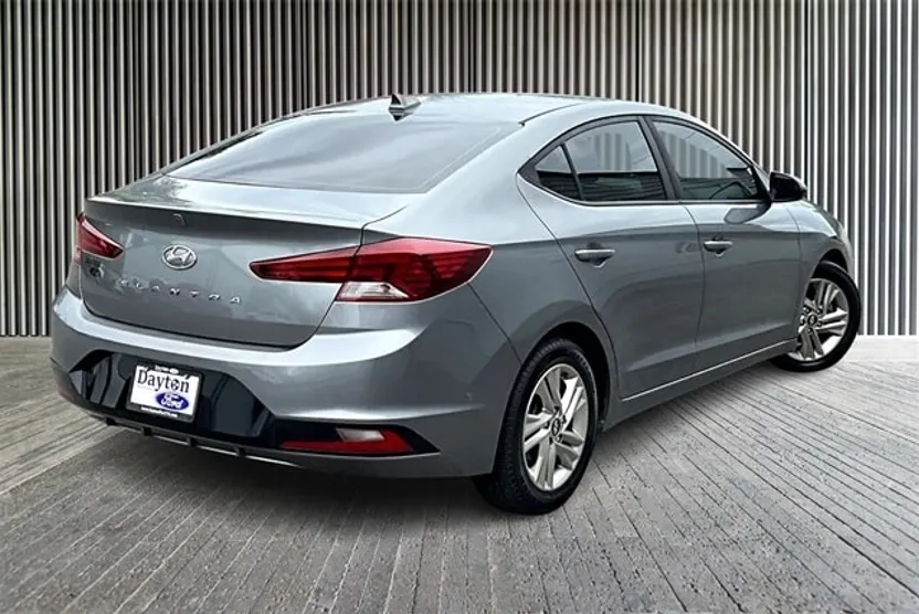 2019 Hyundai Elantra SEL photo 1