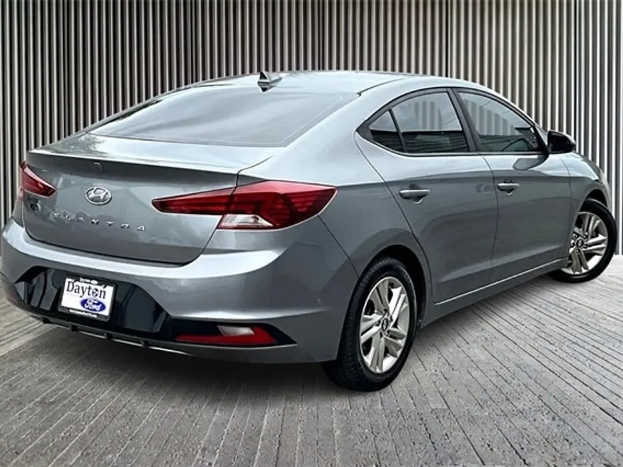 2019 Hyundai Elantra SEL photo 1