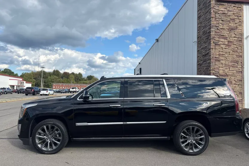 2019 Cadillac Escalade ESV Premium Luxury photo 1