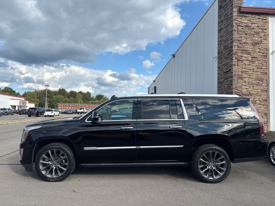 2019 Cadillac Escalade ESV Premium Luxury photo 1