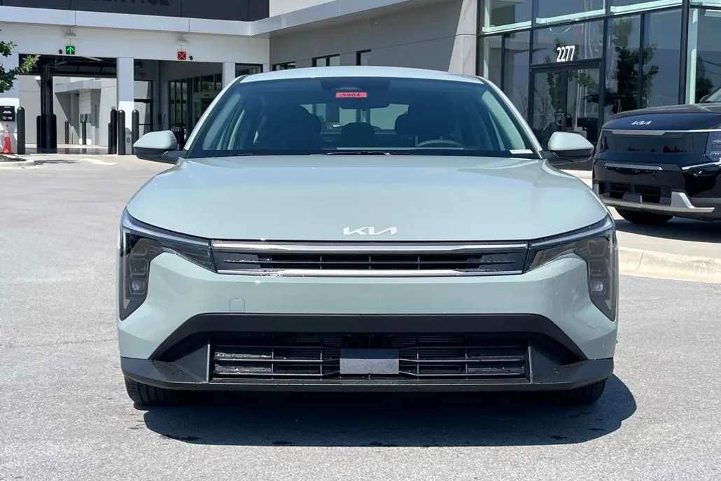 2025 Kia K4 LXS photo 1
