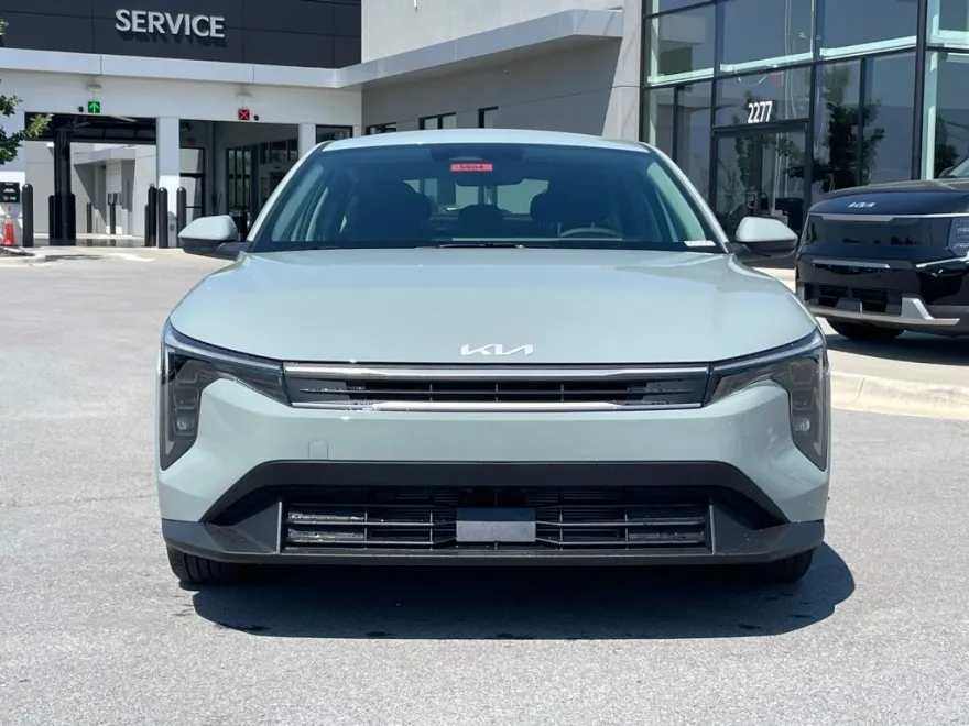 2025 Kia K4 LXS photo 1