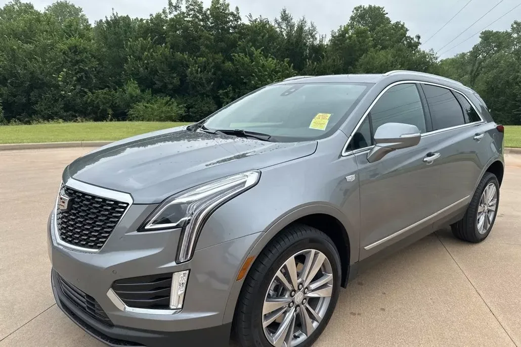 2022 Cadillac XT5 Luxury photo 1