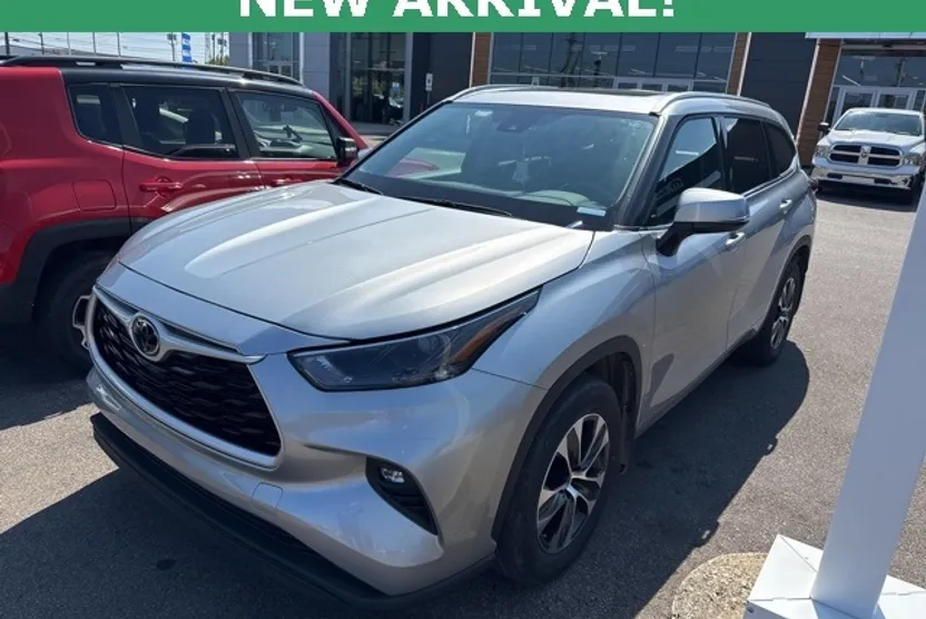 2022 Toyota Highlander XLE photo 1