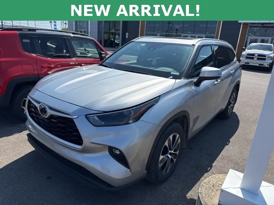 2022 Toyota Highlander XLE photo 1
