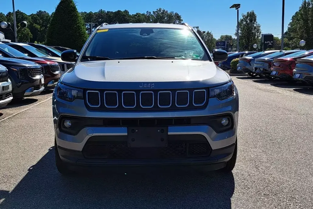 2022 Jeep Compass Latitude photo 1