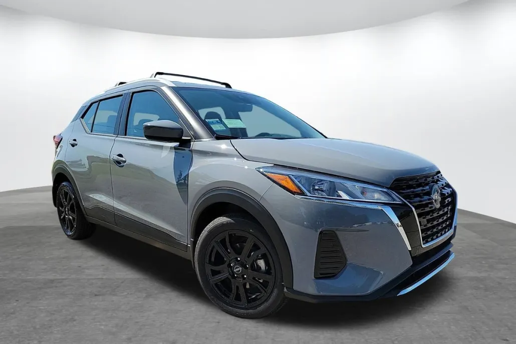 2024 Nissan Kicks SV photo 1