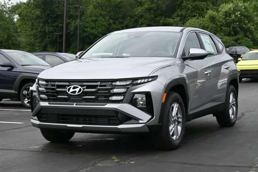 2025 Hyundai Tucson SE photo 1
