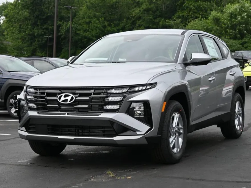 2025 Hyundai Tucson SE photo 1