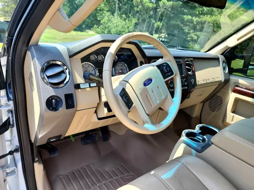 2008 Ford F-350 Lariat photo 8