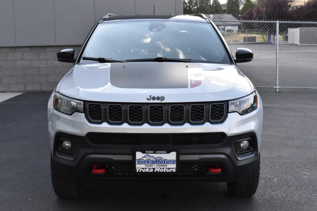 2024 Jeep Compass Trailhawk photo 1