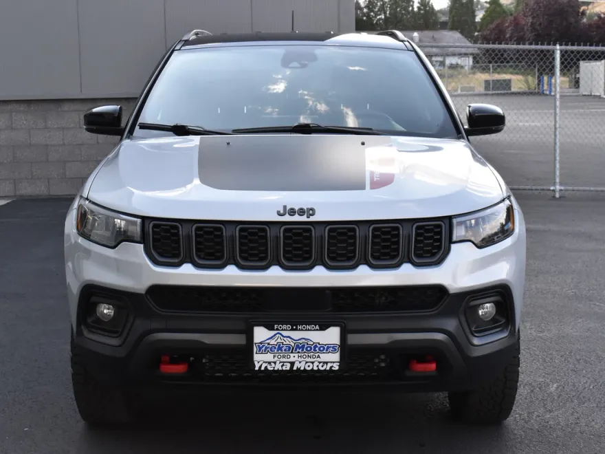 2024 Jeep Compass Trailhawk photo 1