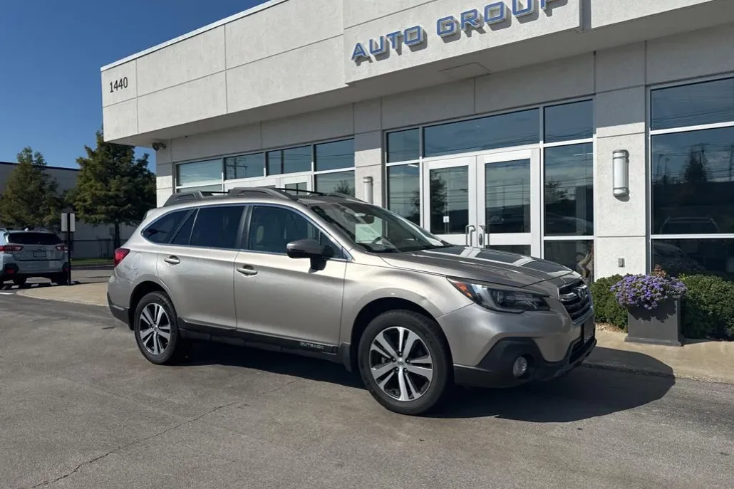 2018 Subaru Outback Limited photo 1