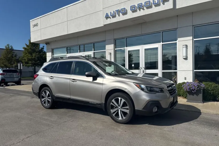 2018 Subaru Outback Limited photo 1