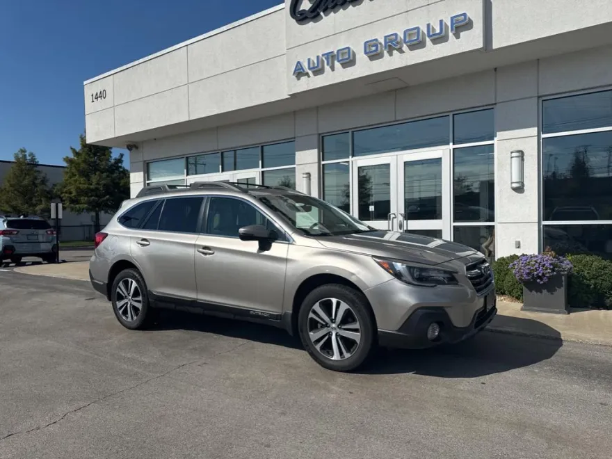 2018 Subaru Outback Limited photo 1