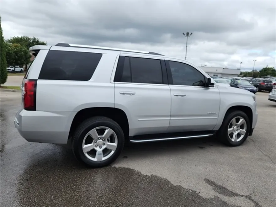 2019 Chevrolet Tahoe Premier photo 2