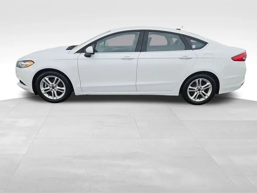 2018 Ford Fusion SE photo 1