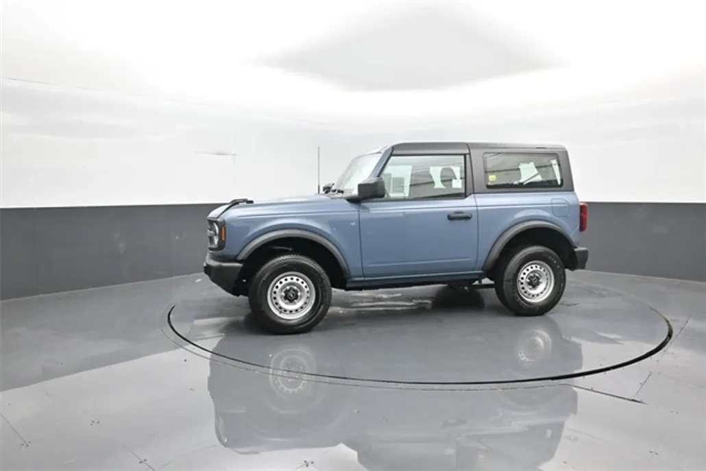2025 Ford Bronco Base photo 1