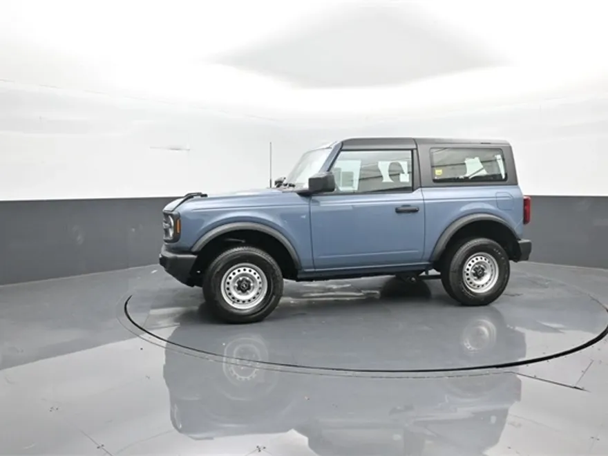 2025 Ford Bronco Base photo 1