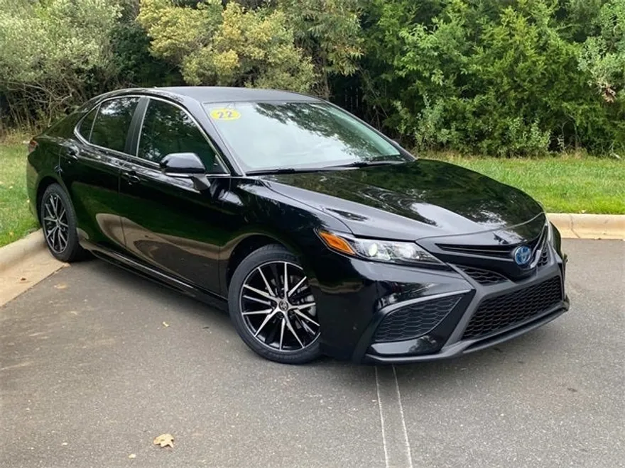 2022 Toyota Camry Hybrid photo 1