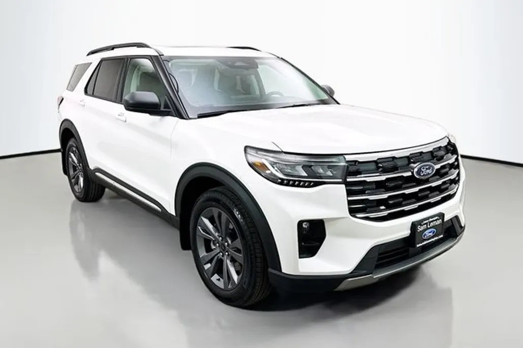 2025 Ford Explorer photo 1