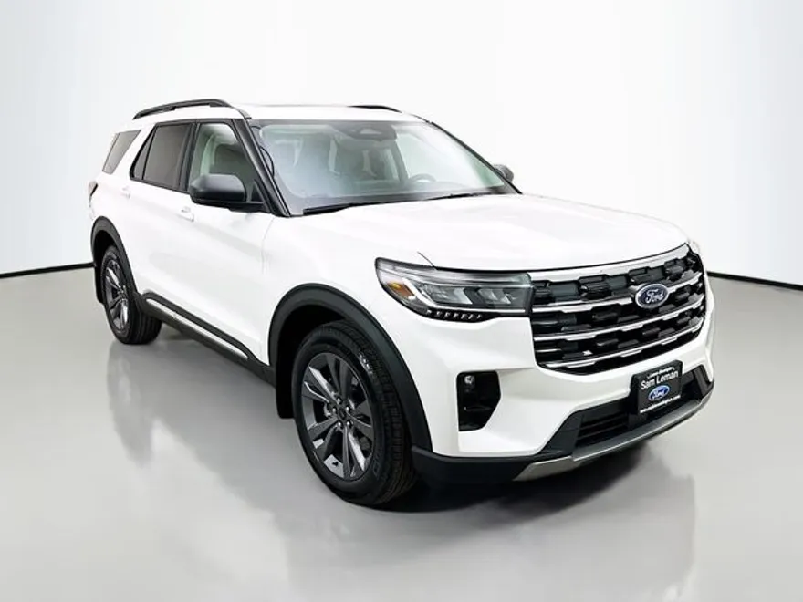 2025 Ford Explorer photo 1