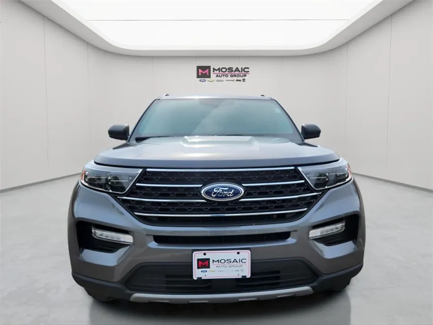 2023 Ford Explorer XLT photo 1