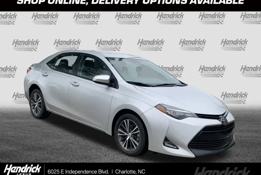 2017 Toyota Corolla LE photo 1